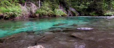 Dağlarda saklı doğal bir cennet olan Turkuaz Nehri 'ni keşfetmek - Anamorfik mercek