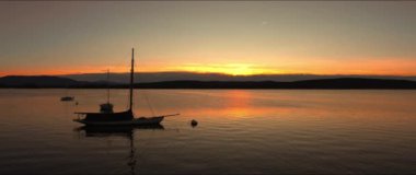 Maggiore Gölü üzerindeki Arona 'da sonbahar manzarası - Anamorfik lens