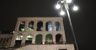 Gece Sahneleri - 900 Müze Milano, İtalya Piazza Duomo 'da 11-24-2024