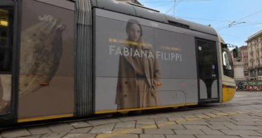  İtalya, Milano 'daki Piazza Cordusio tramvayı 12-09-2024