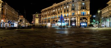 Milano 'daki Piazza Cordusio' da Noel manzarası 12-20-2024