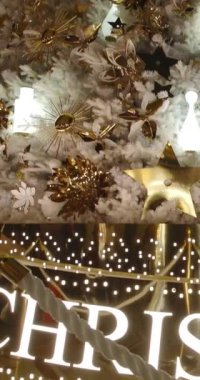  Noel Manzaraları - Galleria 'daki Christian Dior Noel Ağacı Vittorio Emanuele II, Milano, İtalya' da 12-07-2024