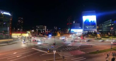  Milano 'daki Gae Aulenti Meydanı' nda 01-11-2025 'te Nightlapse