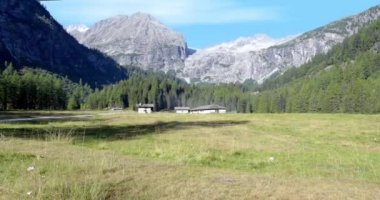  İtalya 'nın Bedole bölgesinde Dolomite manzarası