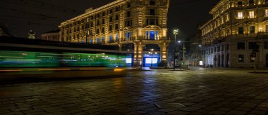  Milano İtalya 'da Cordusio Meydanı' ndaki tramvay rayları 01-25-2025