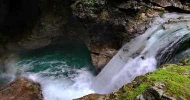 Dolomitlerdeki yeraltı şelaleleri