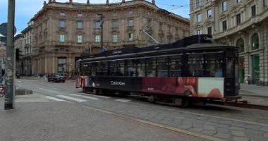  Şehir Manzaraları - Calvin Klein Tramvayı Milan 'daki Dante üzerinden 09-18-2024