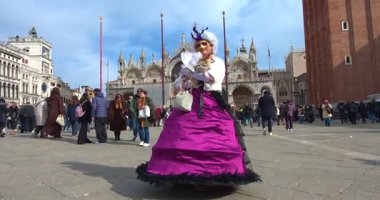 Venedik 'teki Piazza San Marco Karnaval Maskesi 02-16-2025