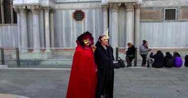  Venedik 'teki Büyük Kanal' da Maskeler 02-16-2025