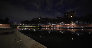 Milan Navigli 'de Cumartesi Gecesi (15mm Cine Lens)