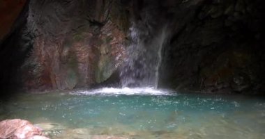 Dolomitlerdeki fantastik yeraltı şelaleleri