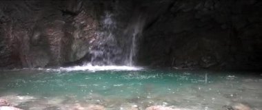 Anamorfik Lens - Turkuaz suyla fantastik Dolomite şelaleleri