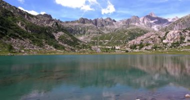 Cornisello Göllerinin Dolomitlerdeki Büyüsü