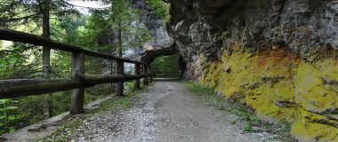 Anamorfik Lens - Dolomitlerdeki Antik Dağ Yolu