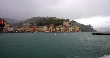  Baharda yağmurun altında Portofino