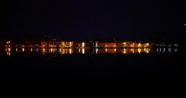 Maggiore Gölü 'ndeki gece manzarası