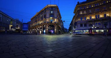 Piazza Cordusio Milano 'da şafak vakti 03-28-2025