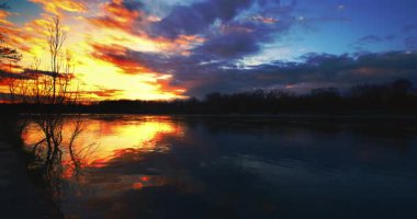 Günbatımında sihir, rüya gören nehir