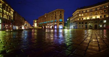 Gece Sahneleri - Piazza Cordusio Milano 'da yağmurda 04-13-2025