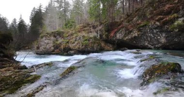 Dolomitlerin buzulları ve nehirleri arasında