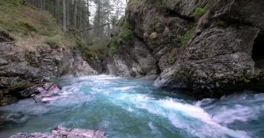 Turkuaz Dolomitler, dağlar ve sular arasında bir yolculuk.