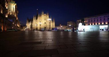 Nightscape - Piazza Duomo, Milan, İtalya 02-28-2025