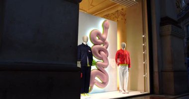 Milano 'daki Galleria Vittorio Emanuele II' deki Dior mağazası 01-18-2025