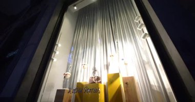 Gece Sahneleri - Corso Vittorio Emanuele II 'deki Dükkan & Diğer Hikayeler, İtalya' da 03-10-2025