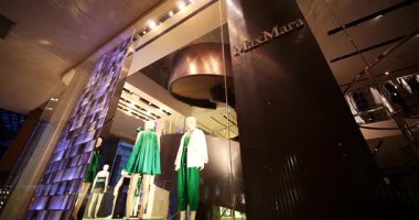 Gece Sahneleri - Corso Vittorio Emanuele II 'deki Max Mara Mağazası 05-10-2025