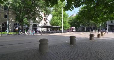 Milano 'daki Piazza Sempione' da Chanel Tramvayı 05-19-2025