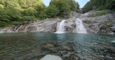 Loana şelalelerinin genel görünümü