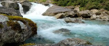 Anamorfik Mercekler - Nardis Şelalelerinde Alp Manzarası