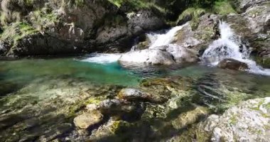 Turkuaz sularıyla Muhteşem Vertova Vadisi