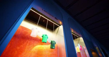  Nightscape - Corso Vittorio Emanuele II 'deki Lacoste Store 2005-10-2025