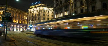 Gece Sahneleri - Milano, İtalya 'da Orefici Vadisi Tramvay Yolları, 01-25-2025