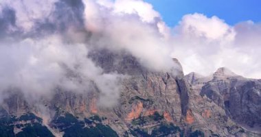  Dolomitlerde günbatımı manzarası