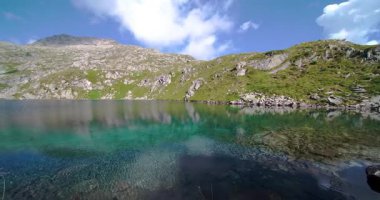  Lambin Dolomite Gölü 'nün muhteşem manzarası