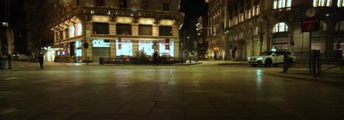 Anamorfik Lens 6K - Milano 'daki Piazza Duomo' da Taksi 09-20-2025