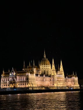 Macaristan 'ın Budapeşte kentindeki Macar parlamento binası.
