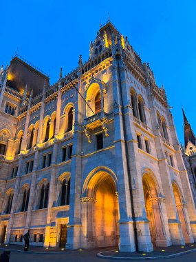 Macaristan 'ın Budapeşte, Macaristan' daki parlamento binasının gece manzarası