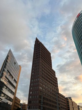 Berlin 'in canlı kalbi Potsdamer Platz, Almanya