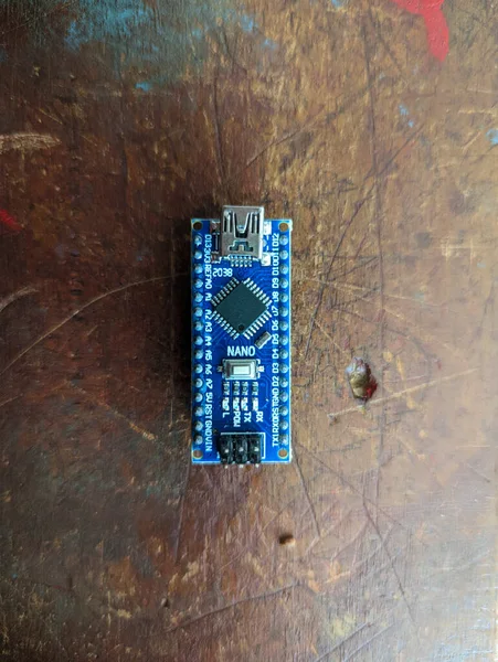 Arduino nano mikro kontrol paneli robotik, bilgisayar ve otomasyon uygulamaları için kullanılır.