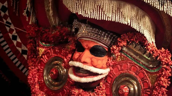 Closeup Φωτεινό Χρώμα Και Διακοσμημένο Theyyyam Μια Παραδοσιακή Τέχνη Της — Φωτογραφία Αρχείου