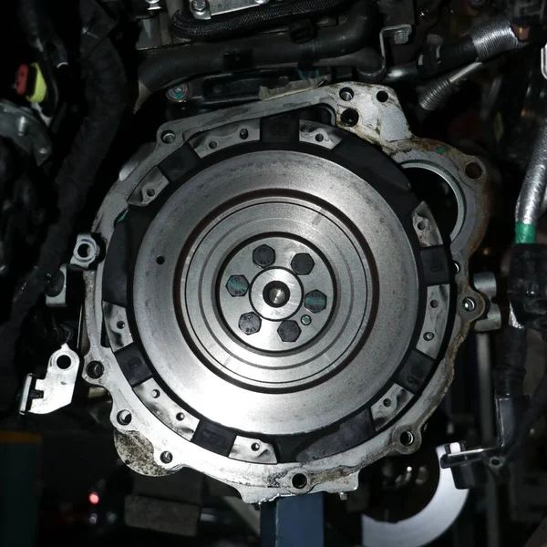 Metallic Flywheel Mount Transmission Assembly Vehicle Auto Repair Shop Closeup — Stock Photo, Image