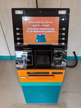 para çekme ve mevduat işlemleri için dijital otomatik veznedar (ATM) 