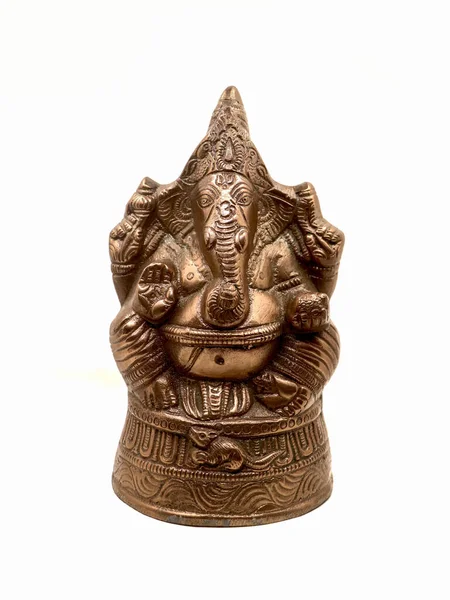 Parlak kahverengi bakır heykel, beyaz bir arka planda izole edilmiş karmaşık detayları olan çok elli Lord Ganesh.