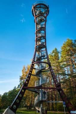 Labanoras Bölgesel Park Kulesi, Litvanya. Labanoras Bölgesel Parkı 'ndaki Baltieji Gölü kıyısındaki Litvanya' daki en yüksek gözlem kulesi.