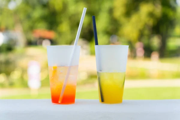 Апельсиновый Коктейль Spritz Лимонад Освежающие Летние Напитки Террасе Парке Стоковое Изображение
