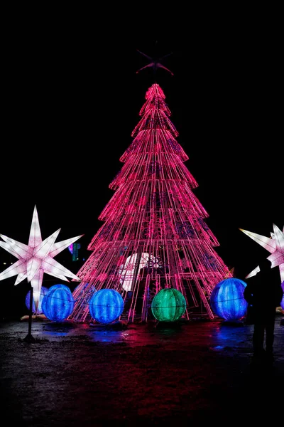 Londen Engeland December 2021 Verlichte Kerstboom Lightopia Crystal Palace Park Stockfoto