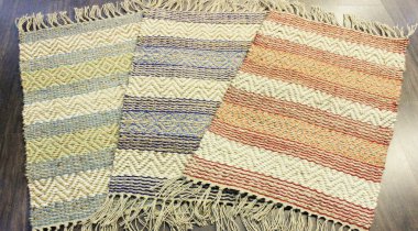 Orijinal El, yüksek çözünürlüklü örgü ve baskılı halı, kilim ve banyo minderi.